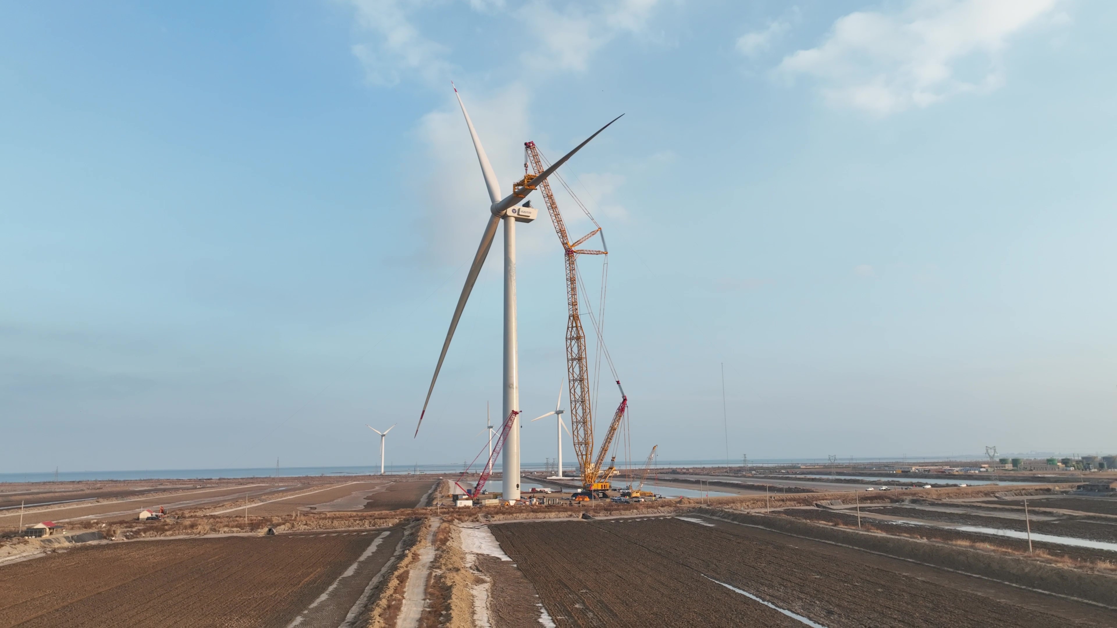 经年打磨今朝亮剑！7790必发集团股份深远海16MW&ldquo;海鹰&rdquo;平台吊装成功